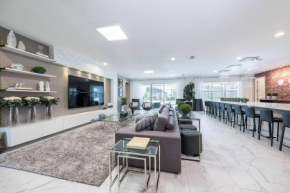UNIQUE MASTERPIECE15 Suites Sleeps 30 SON101